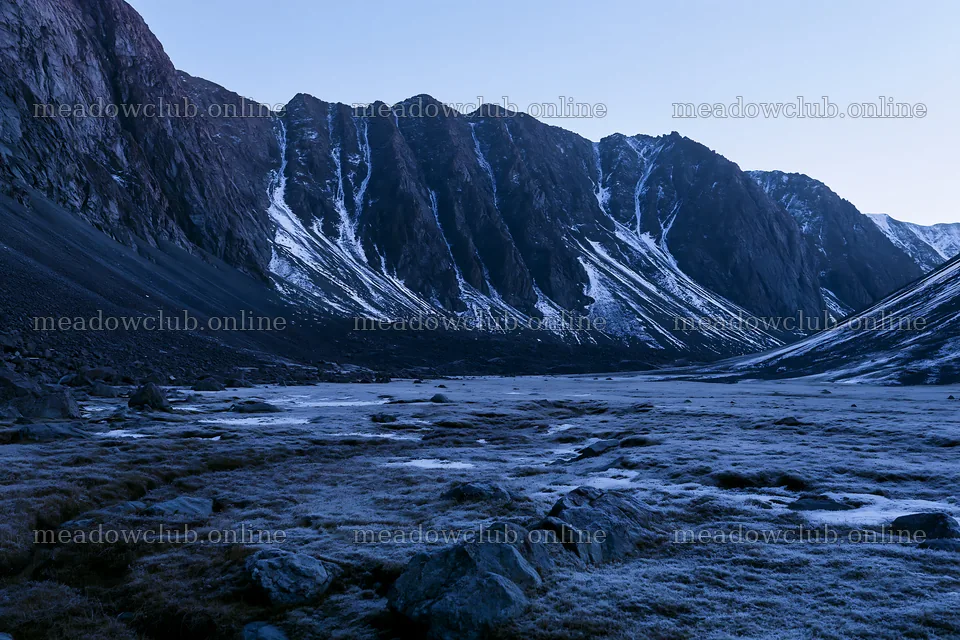 Meadow beneath crags in a mountain landscape – meadow photos 9722x6480