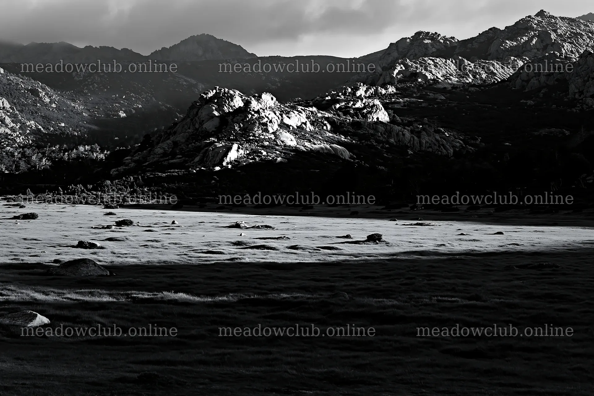 Meadow mountain sunrays in a rocky landscape – meadow photos 9722x6480