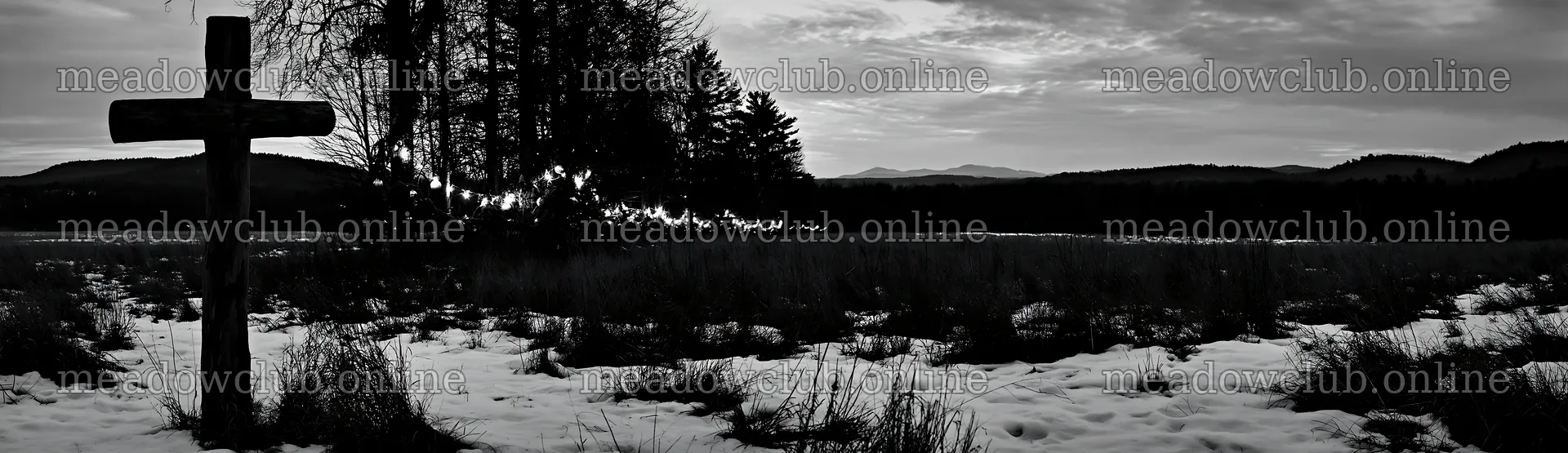 Rustic Christian cross stands in winter meadow landscape – meadow photos 14762x4268